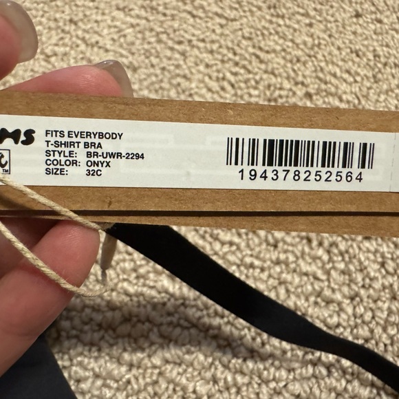 NWT SKIMS EVERYDAY TSHIRT BRA - Picture 2 of 2